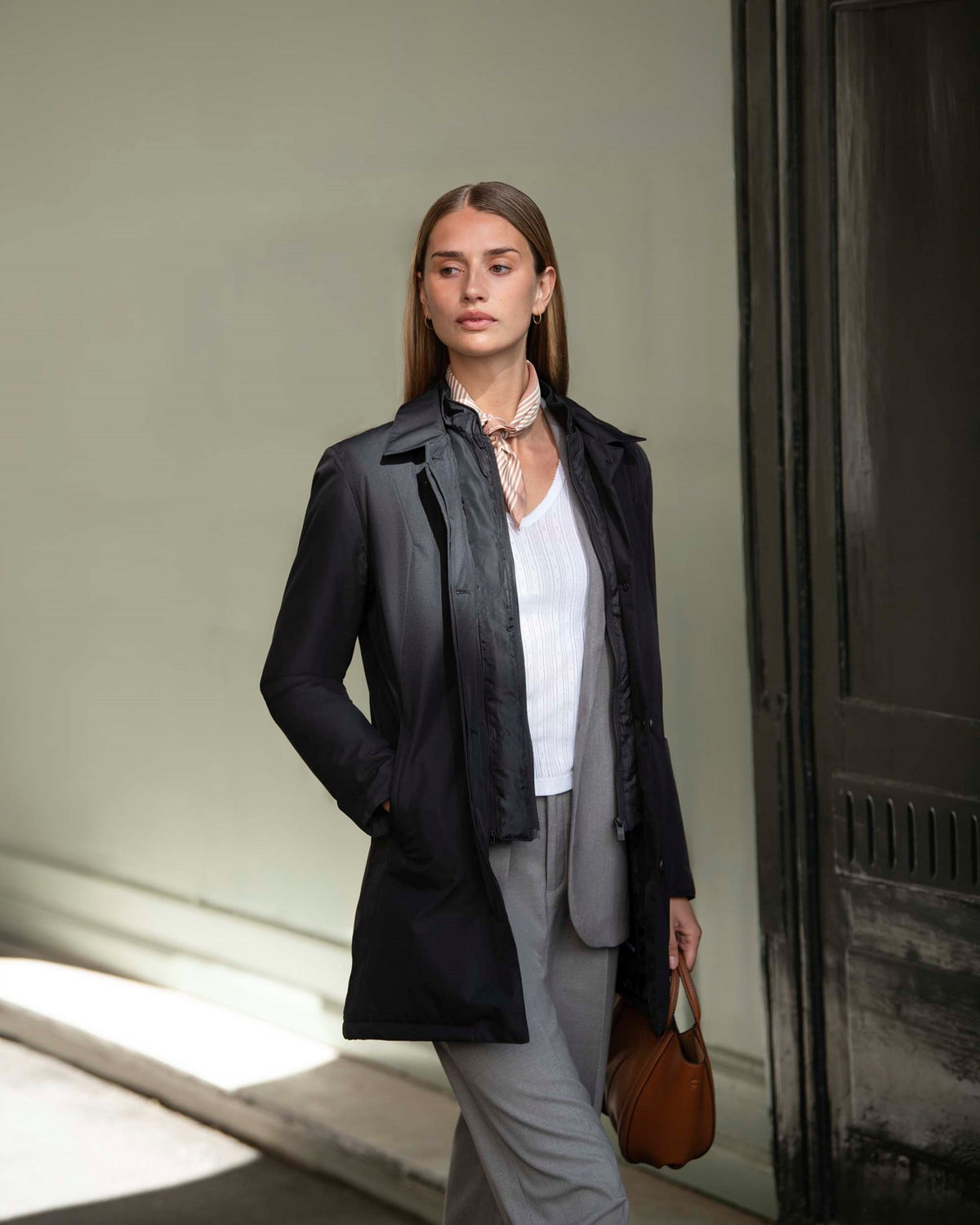 Abington Women Black AW26 Modelimage