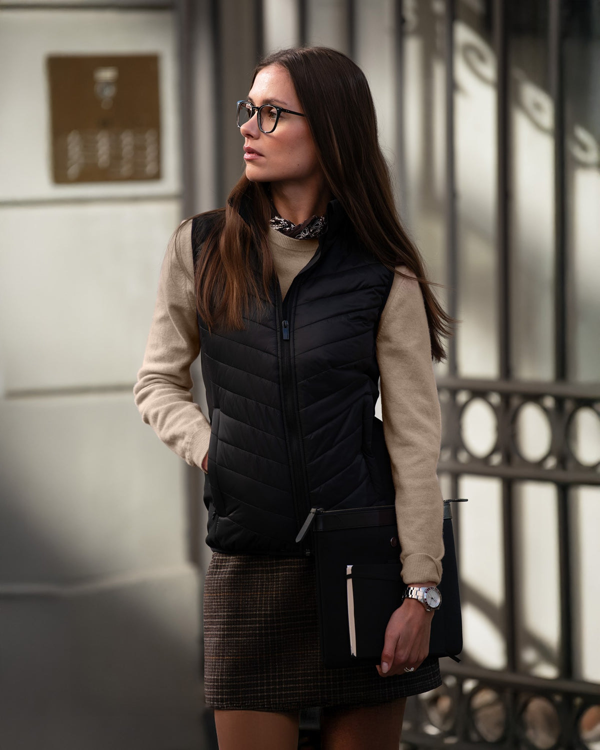 Benton Women Black SS25 Modelimage