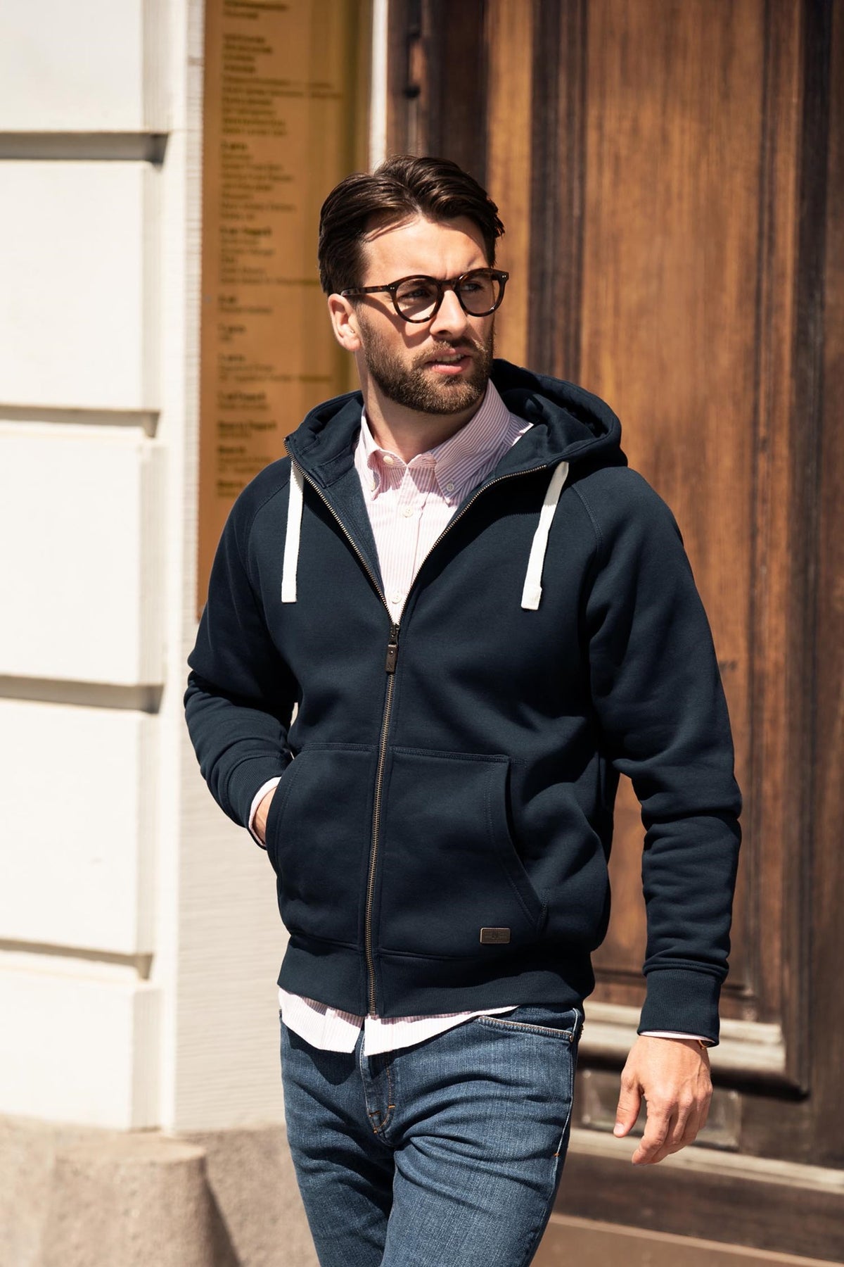 Williamsburg Men Navy AW25 Modelimage
