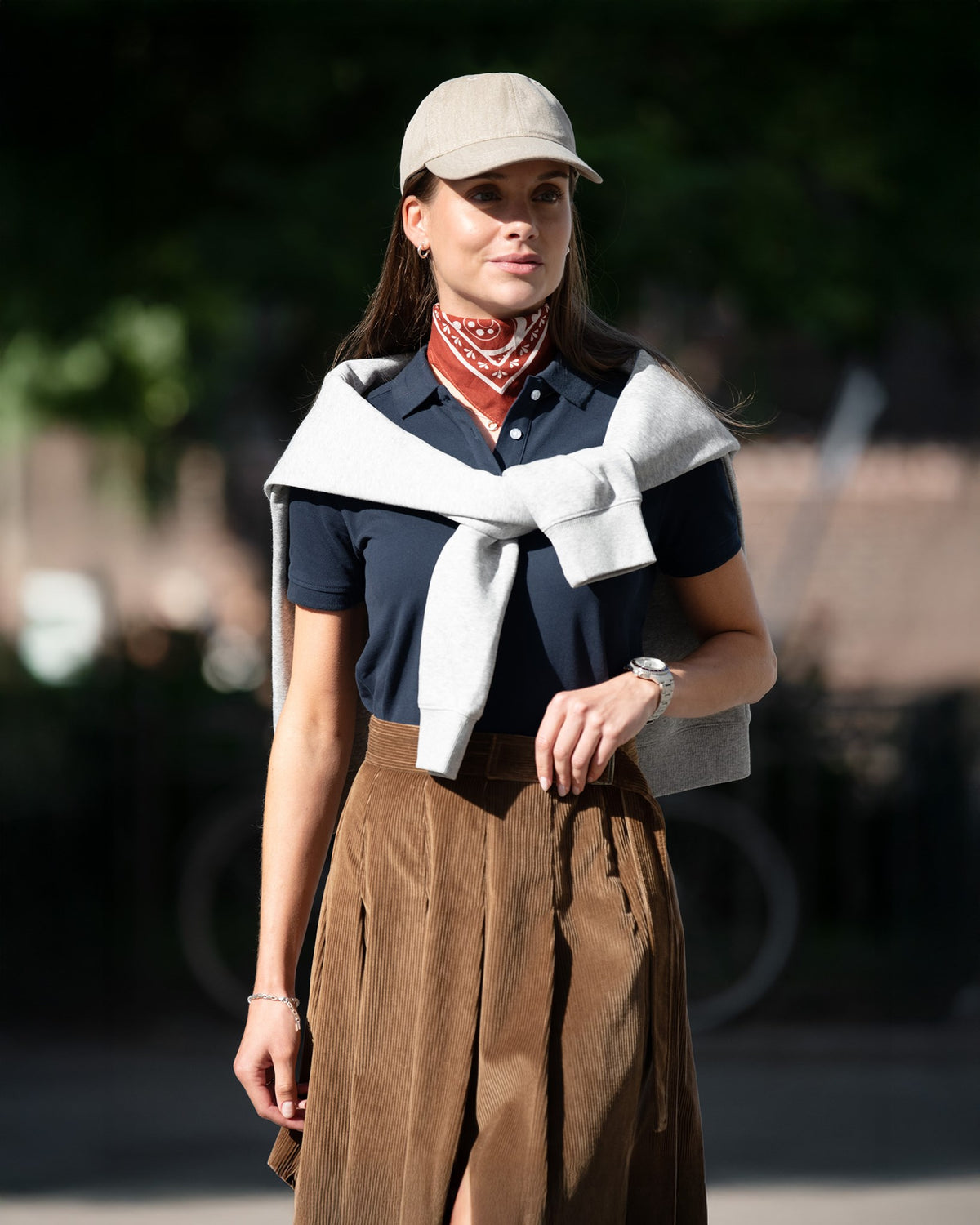 Yale Women Navy SS25 Modelimage (1)