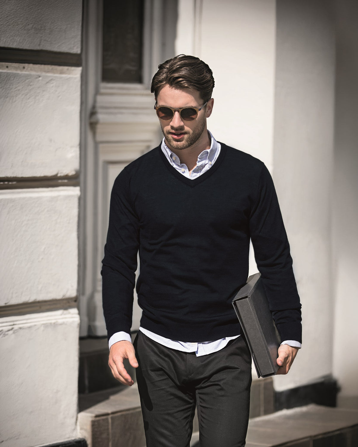 Ashbury Men Navy AW18 Modelimage (1)