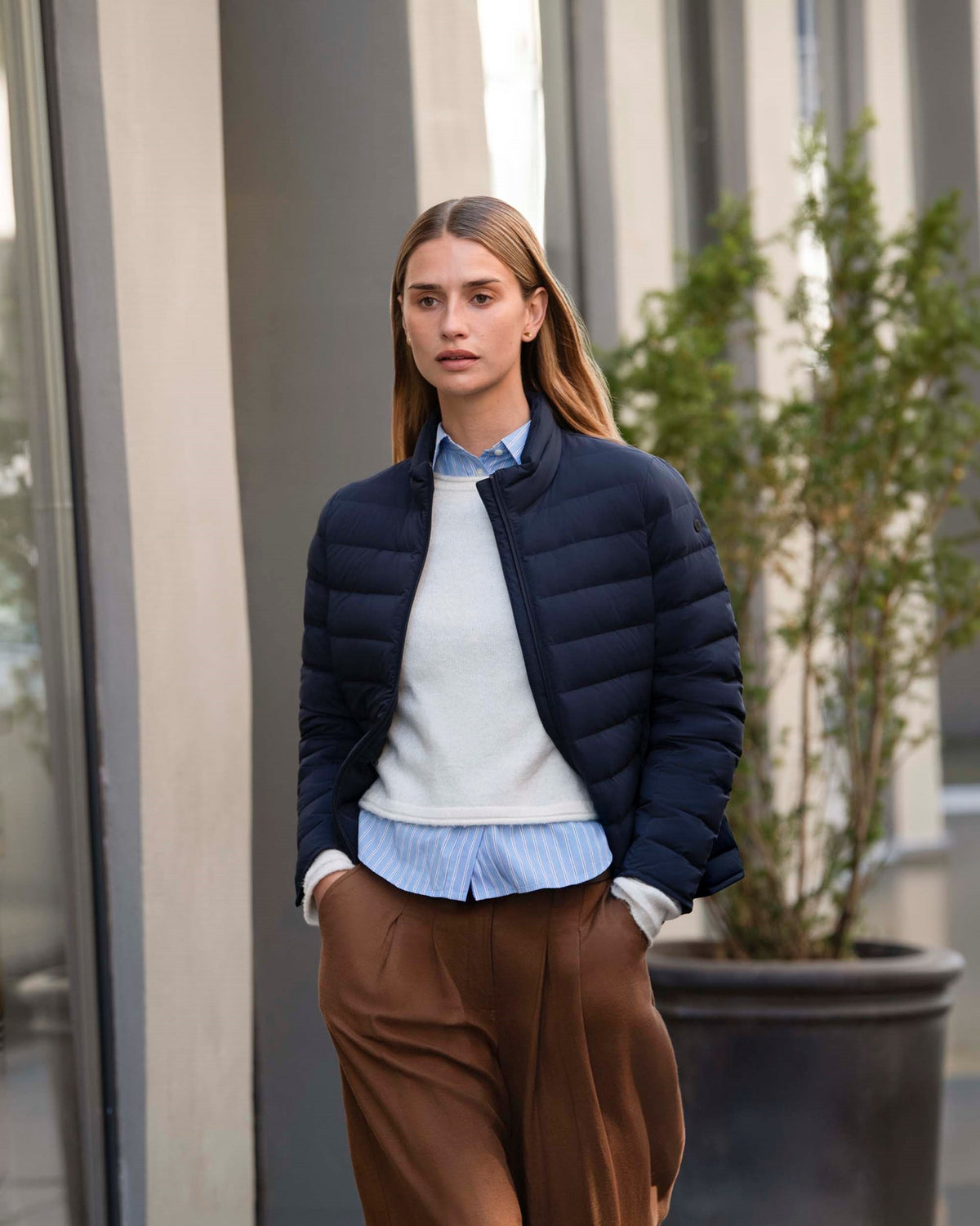 Avalon Women Navy AW26 Modelimage