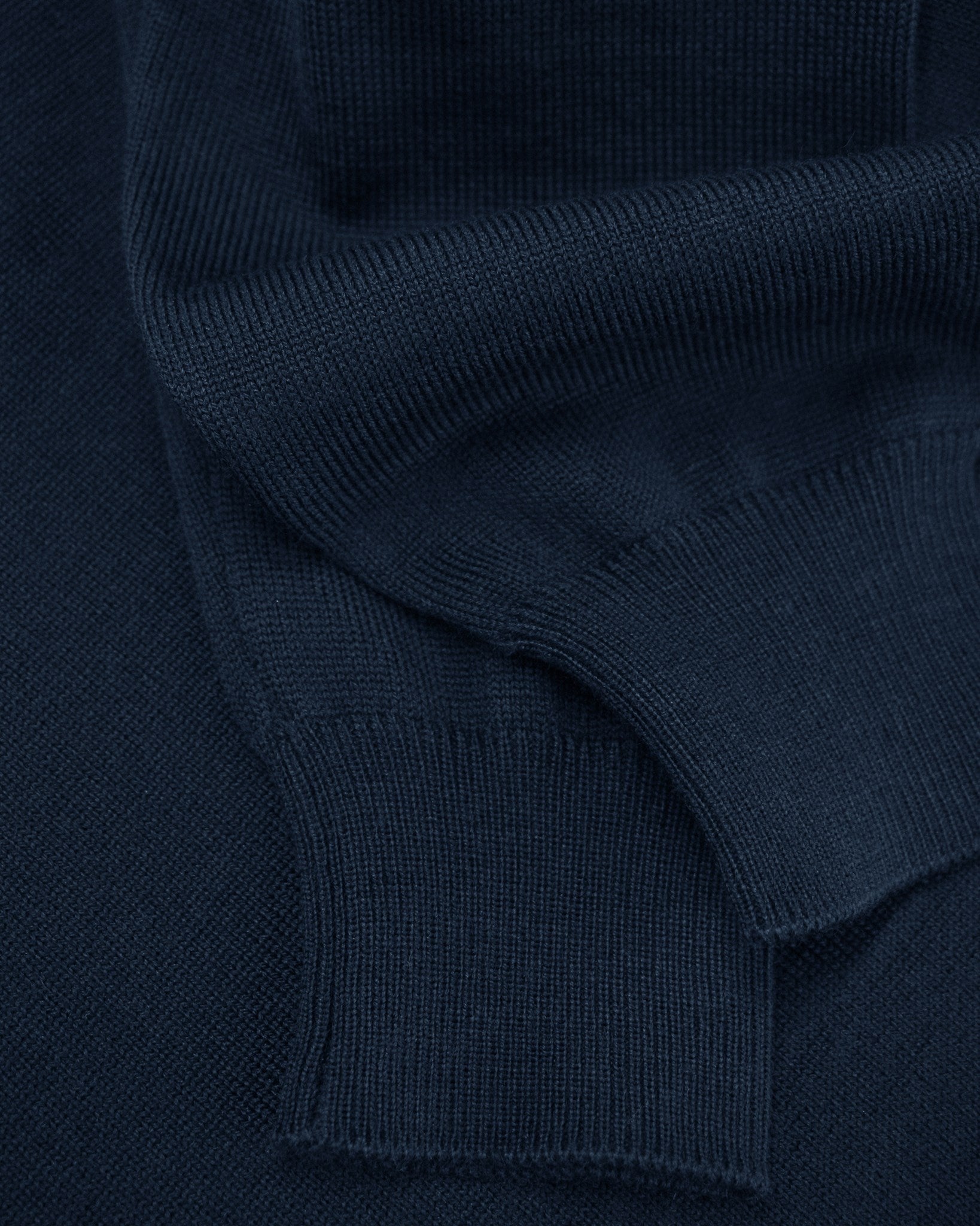 Beaufort Men Navy Closeup 3