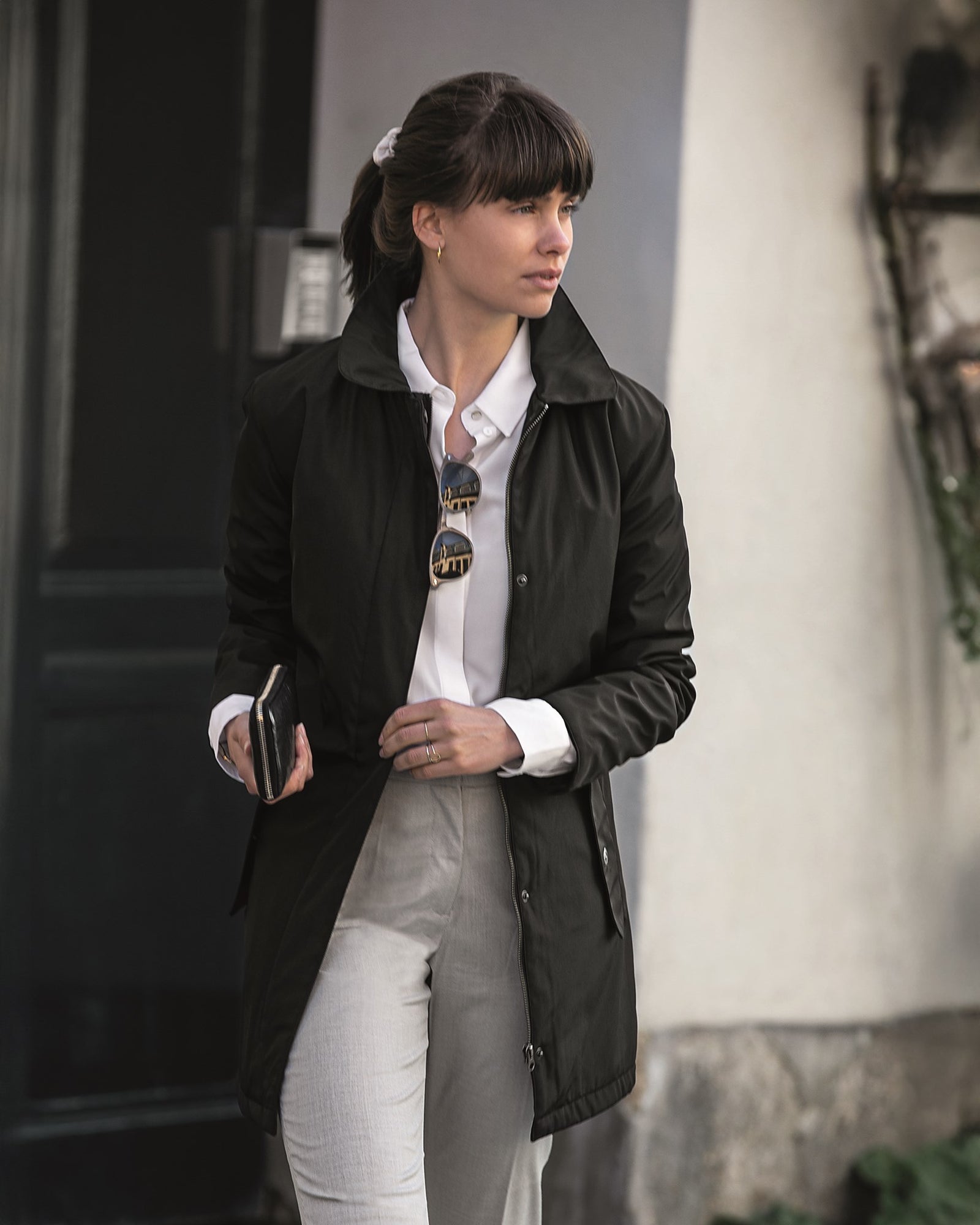 Bellington Woman Black Back