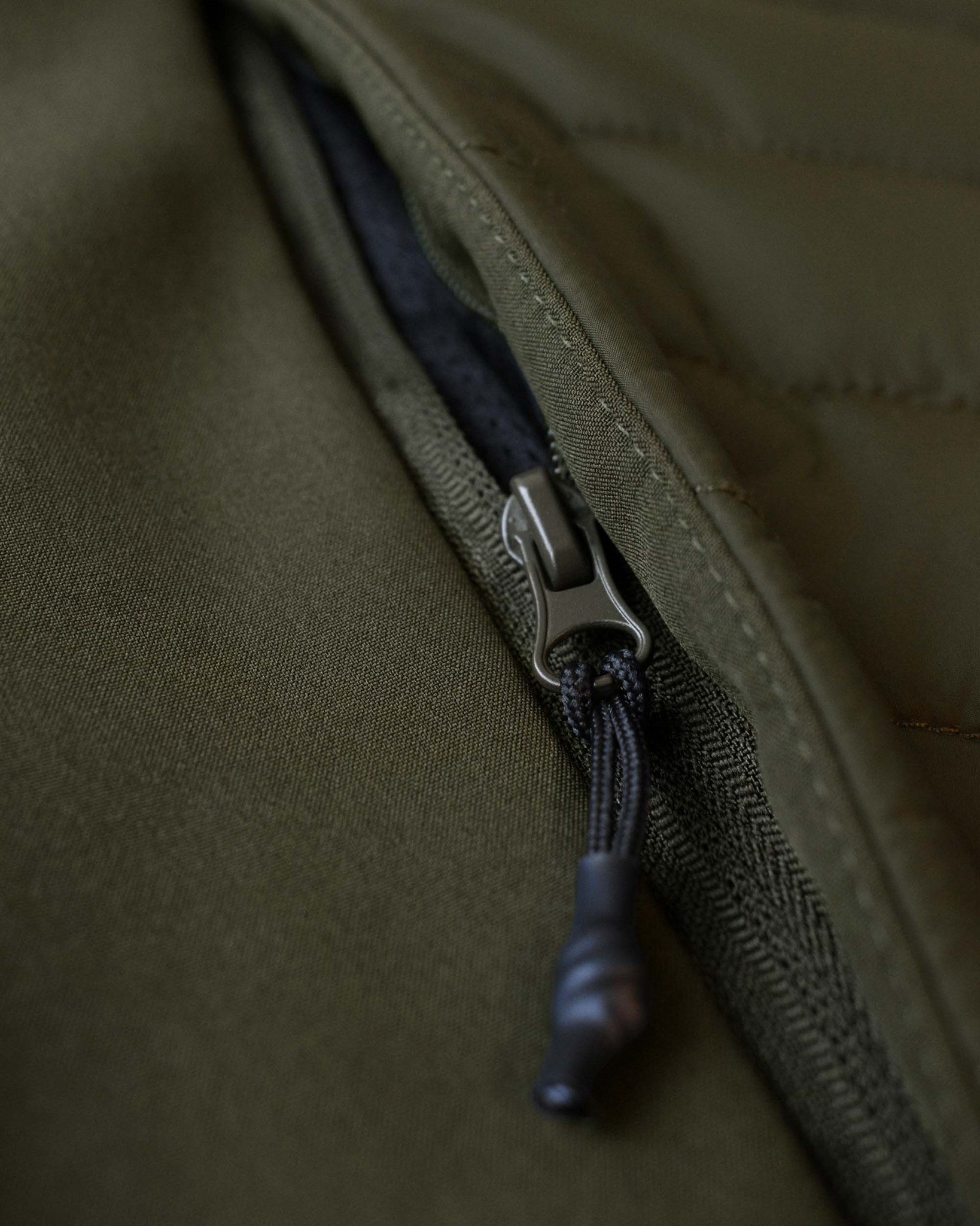 Bloomsdale Men Women Olive Closeup 2