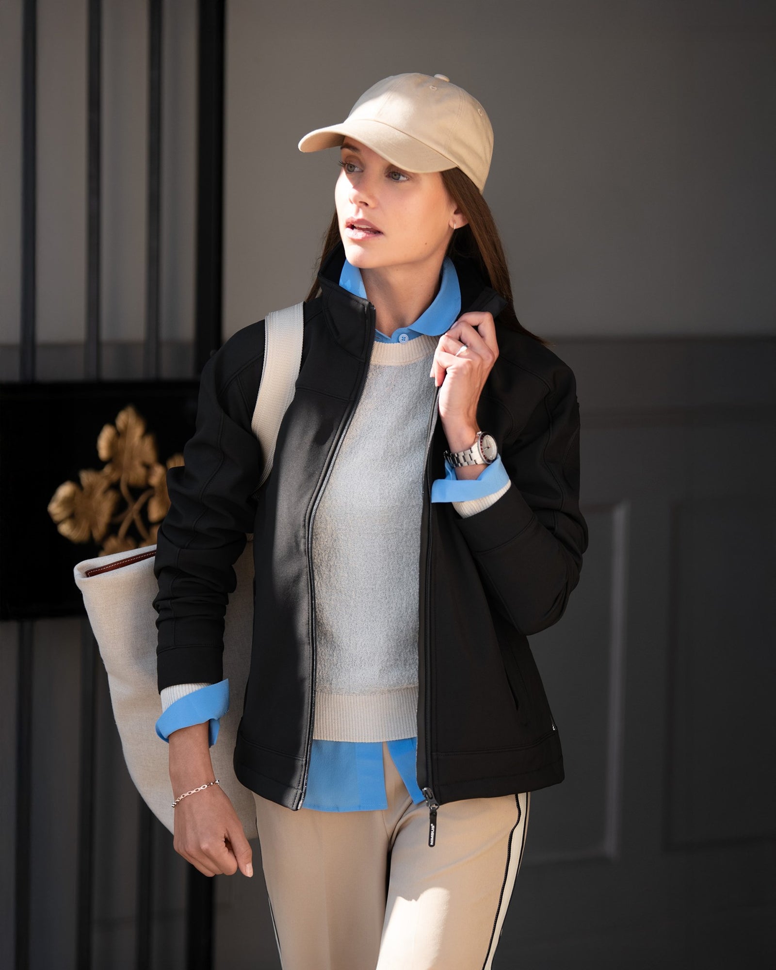 Duxbury Woman Black Back