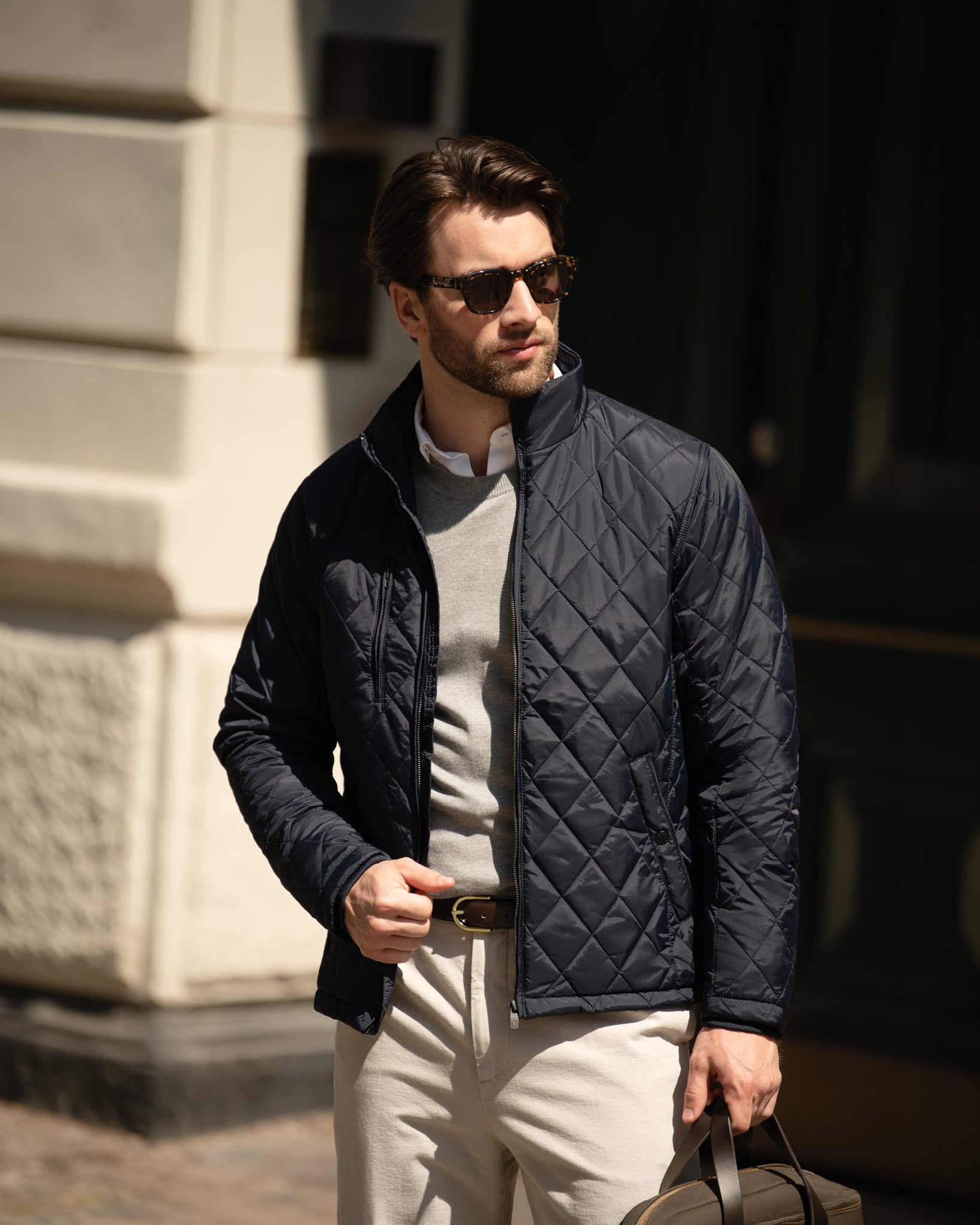 Henderson Men Midnight Blue AW24 Modelimage (1)