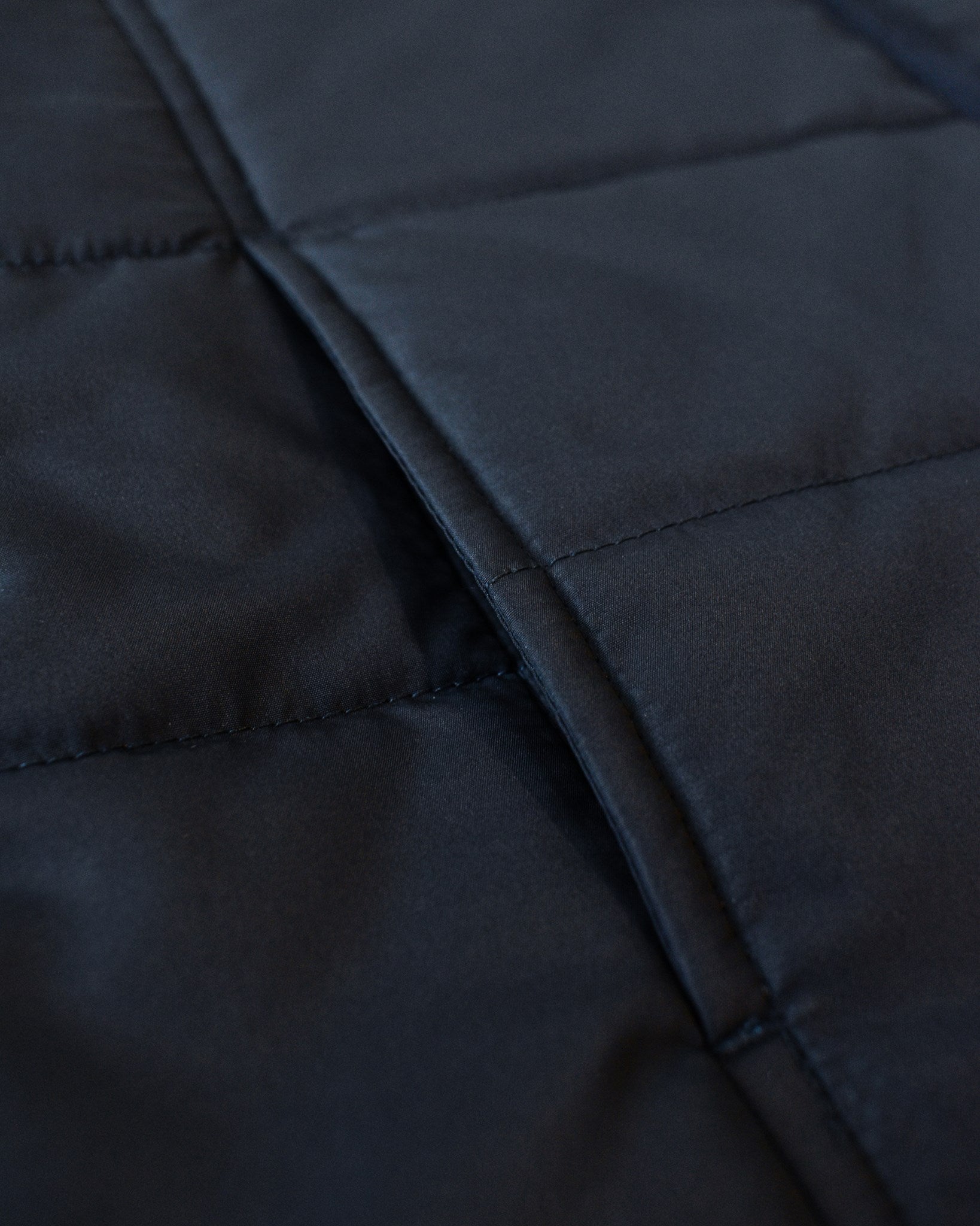 Hudson Women Dark Navy Closeup 2