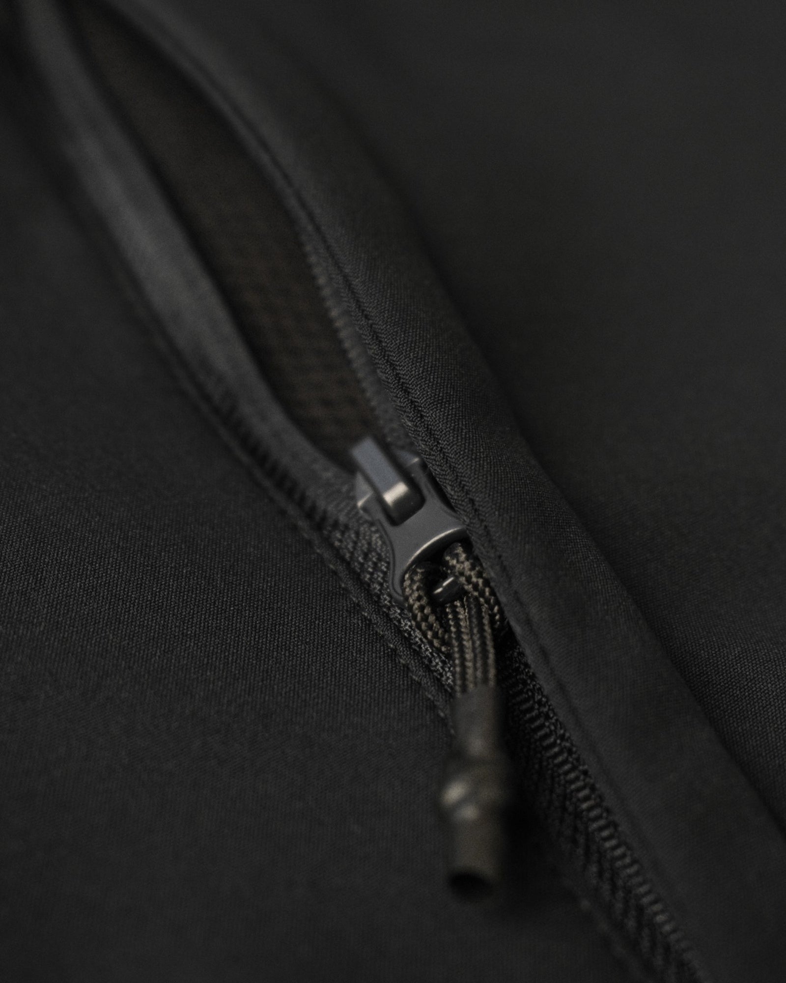 Livingston Women Black Back