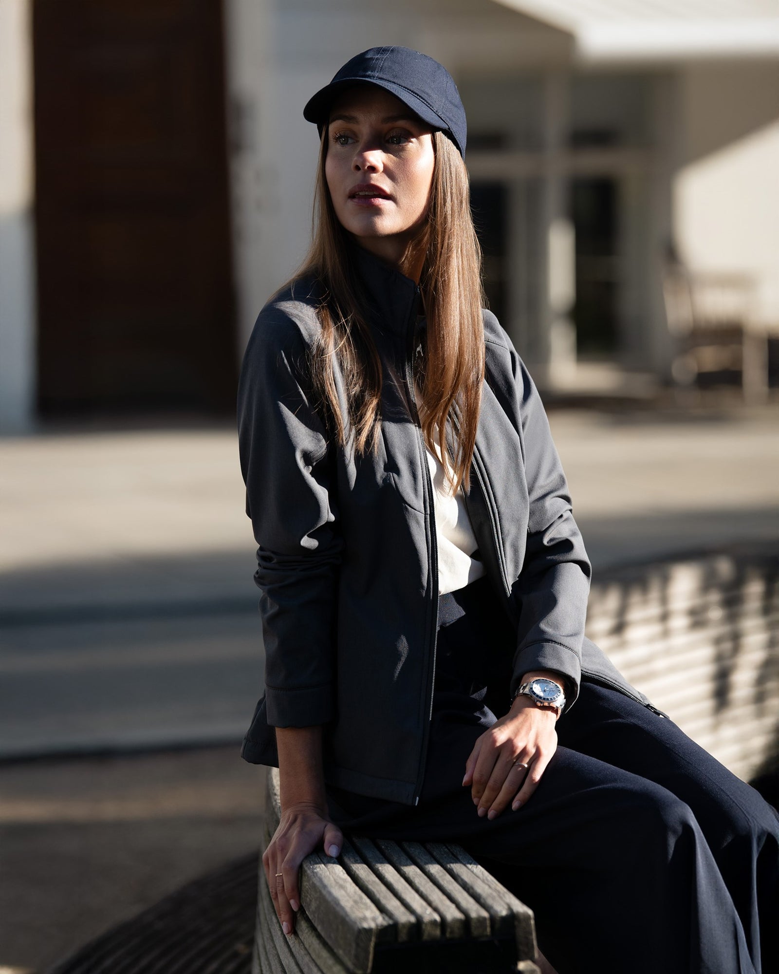 Livingston Women Black Back