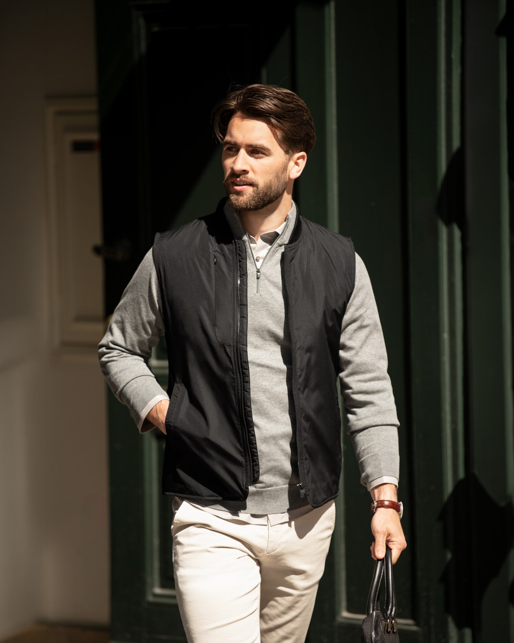 Maine Men Black AW25 Modelimage (1)