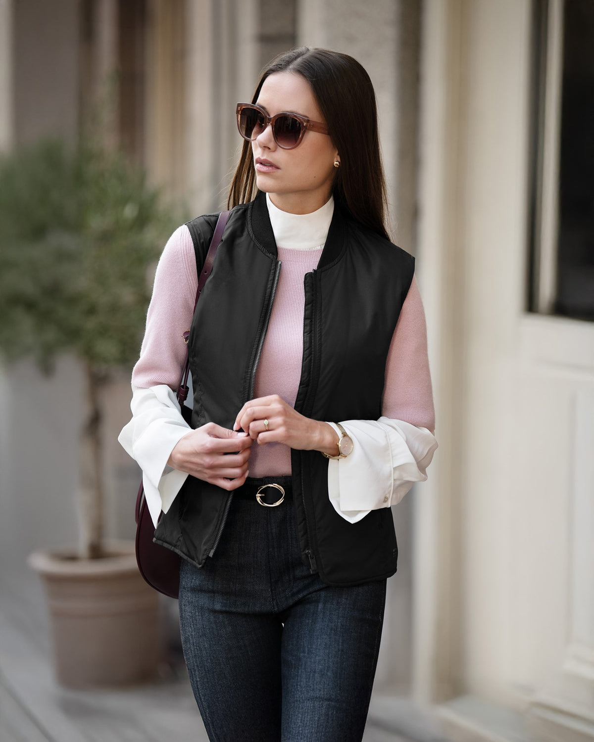 Maine Women Black SS25 Modelimage