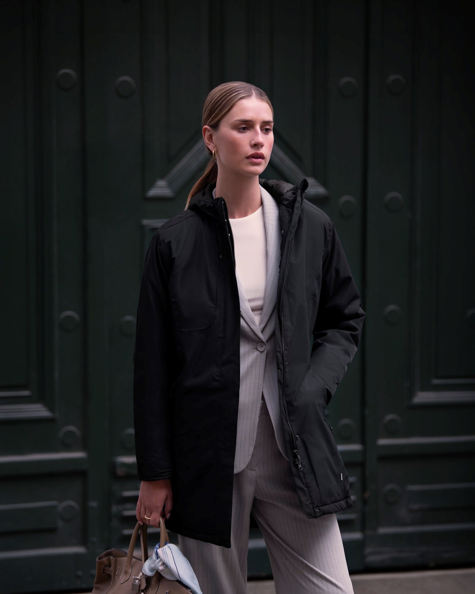 Mapleton Woman Black Back