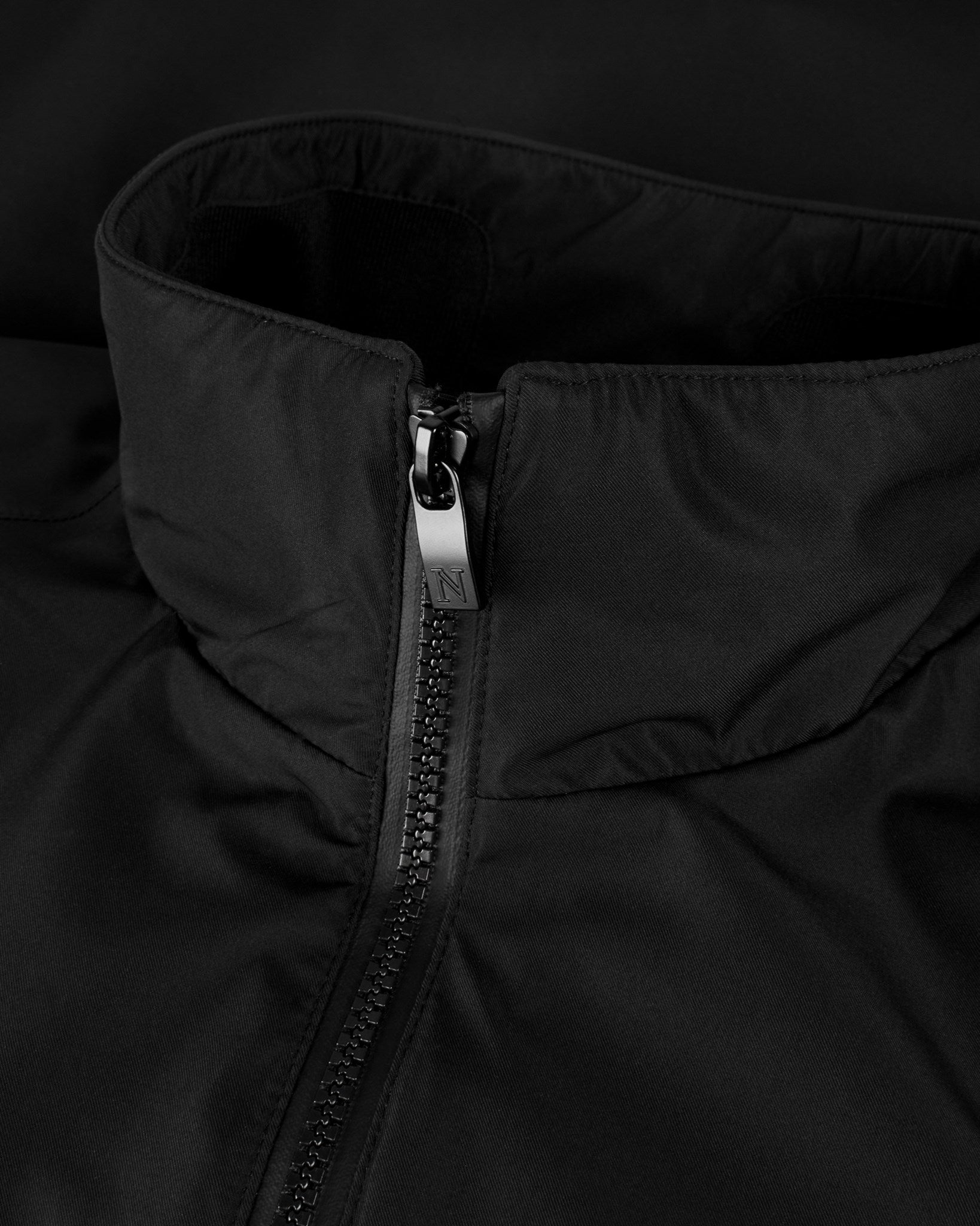 Redmond Men Black Closeup 1