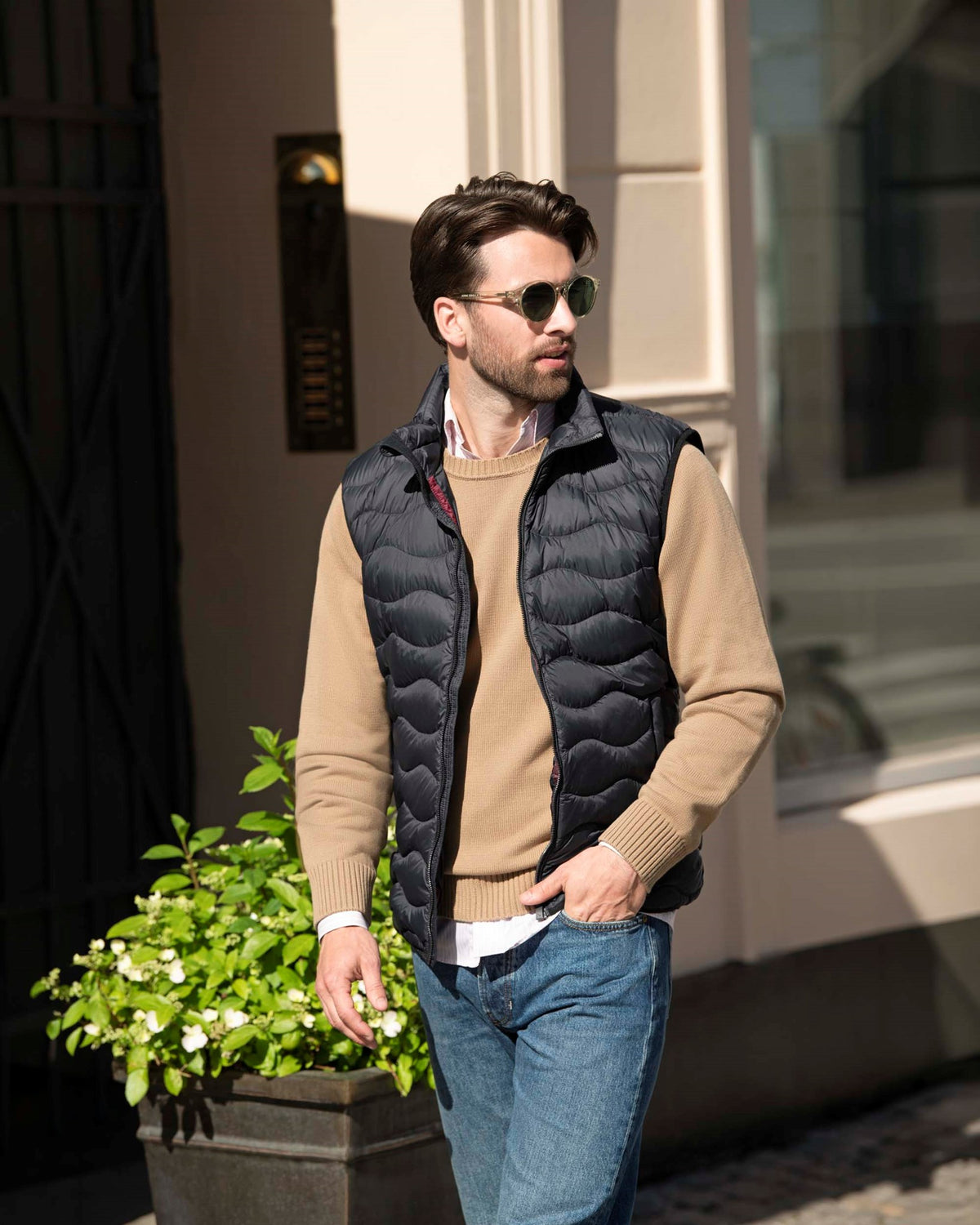 Vermont Men Black AW26 Modelimage