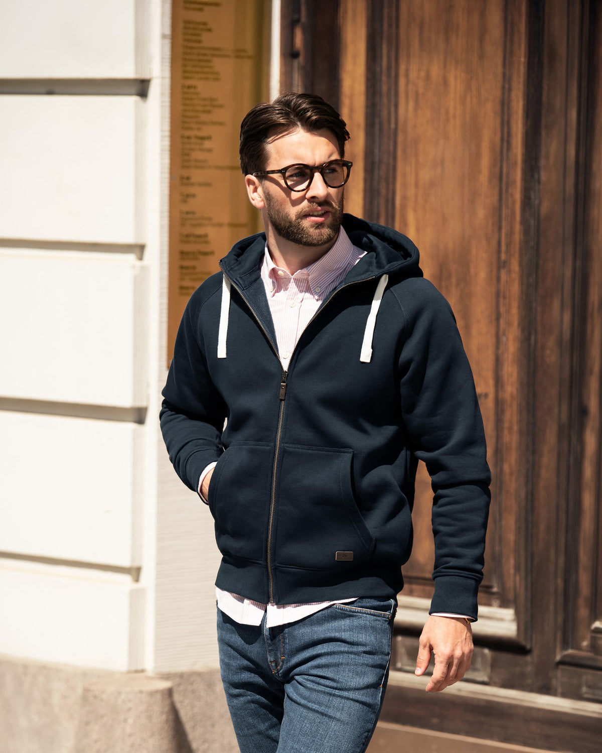 Williamsburg Men Navy AW25 Modelimage (1)