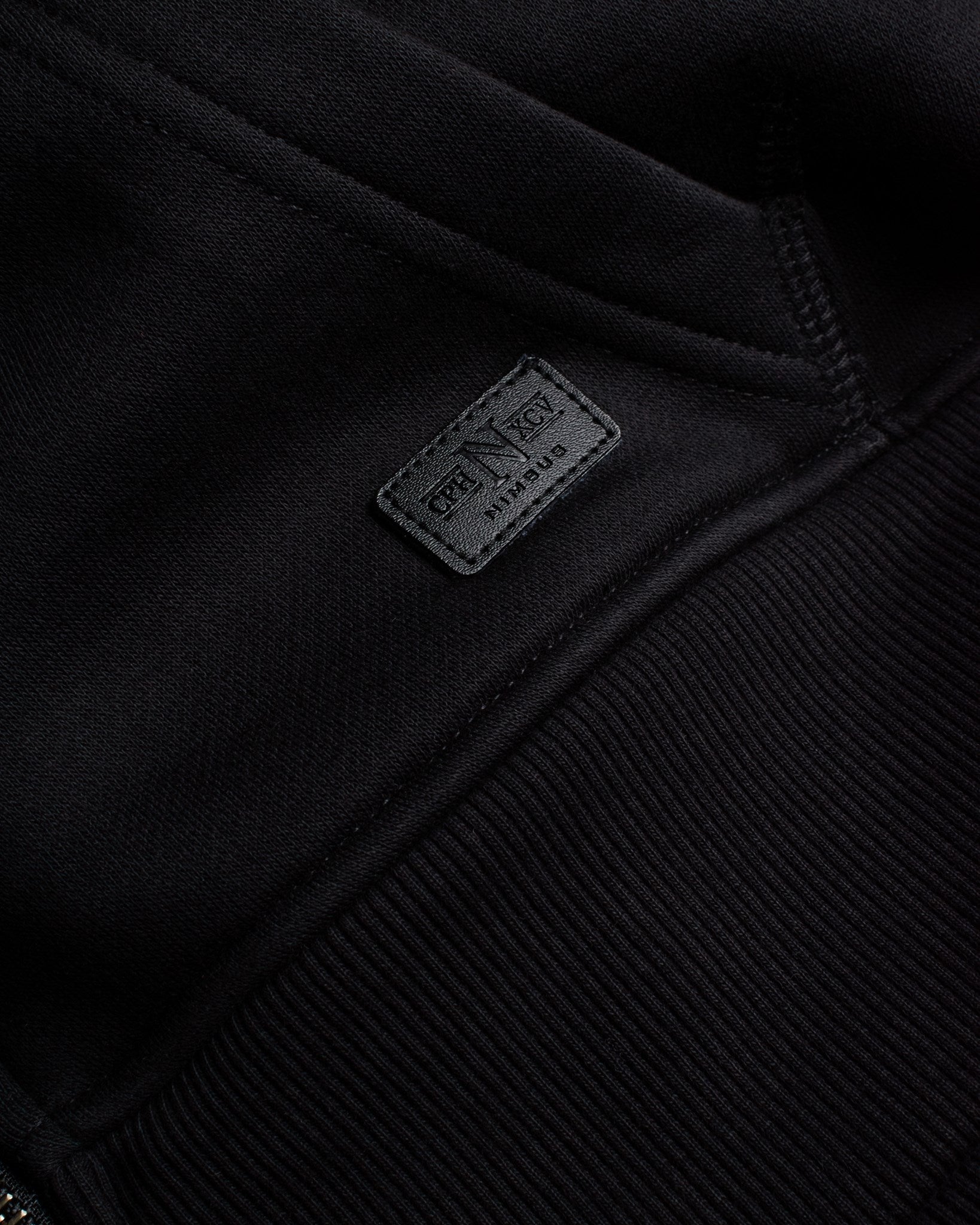 Williamsburg Women Black Closeup 3