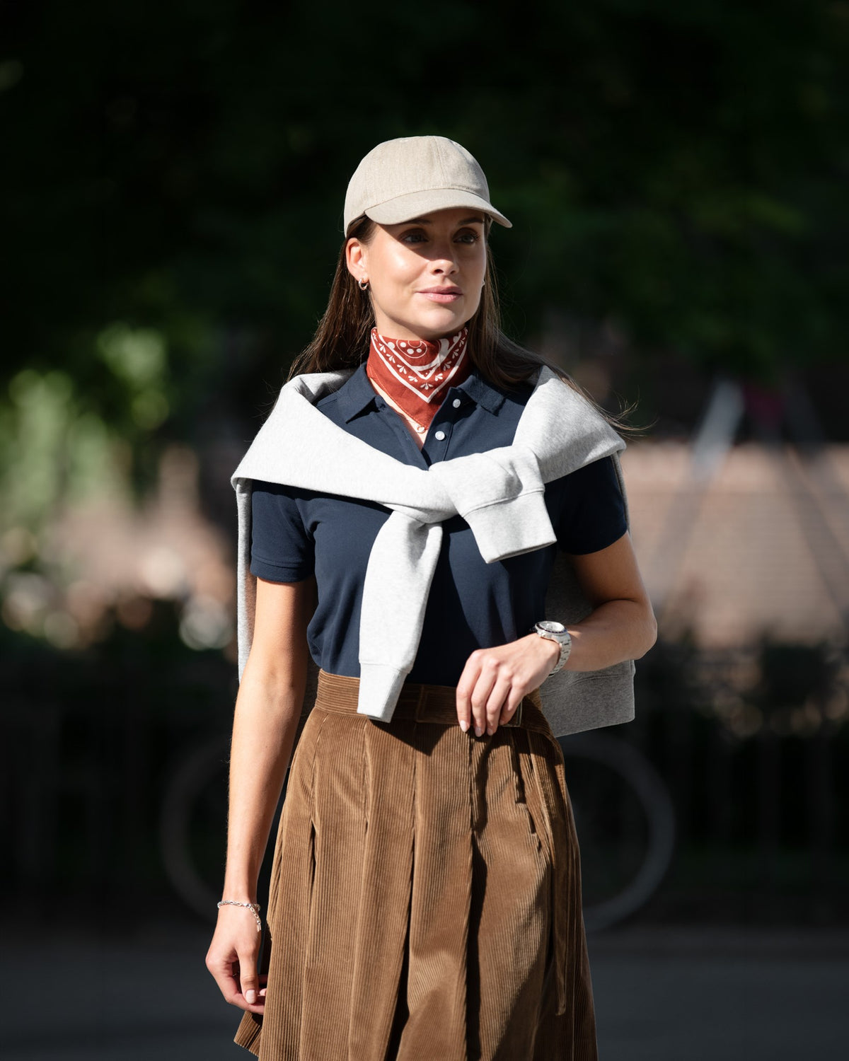 Yale Women Navy SS25 Modelimage (1)