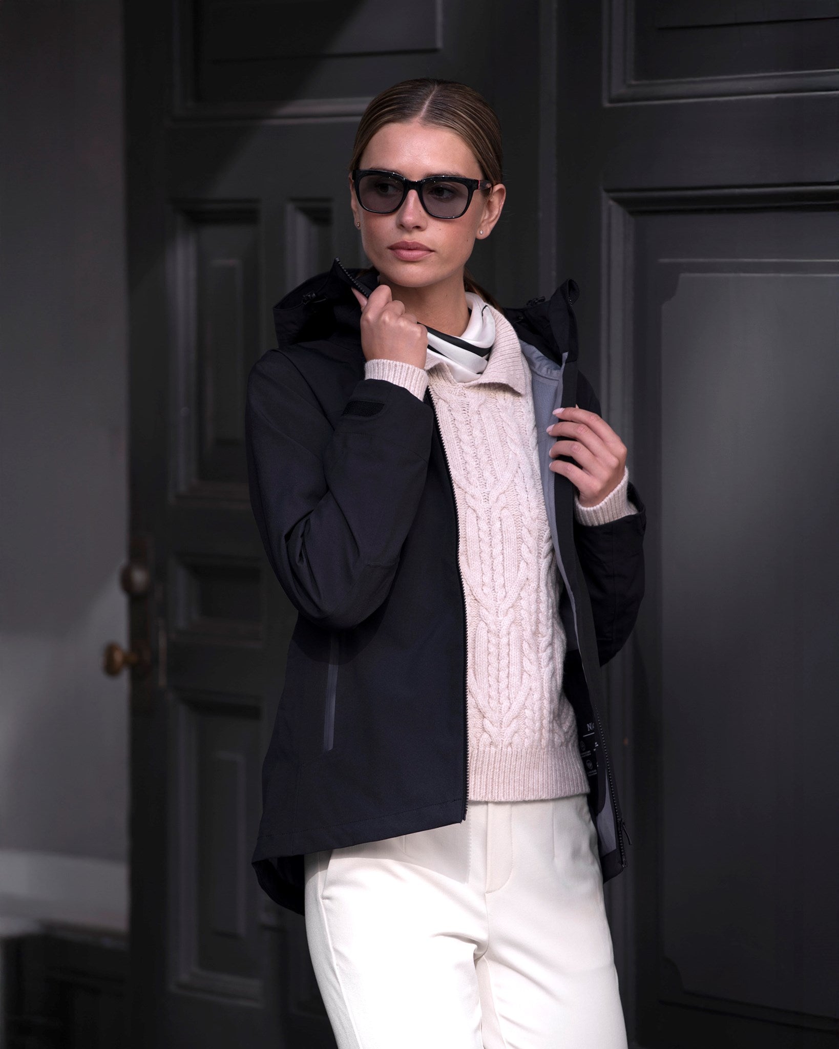 Yosemite Women Black SS26 Modelimage